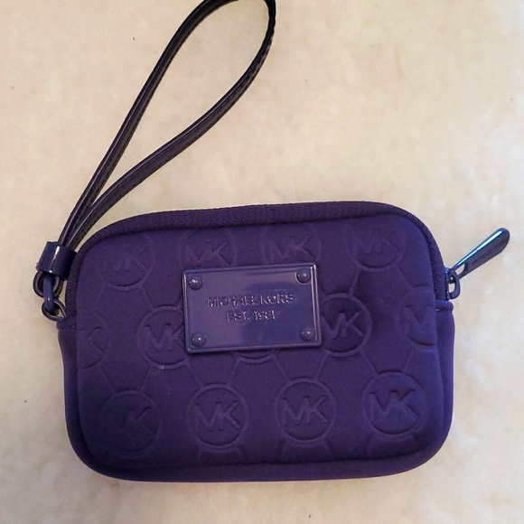 Michael Kors Handbags - NWOT! Michael Kors Wallet